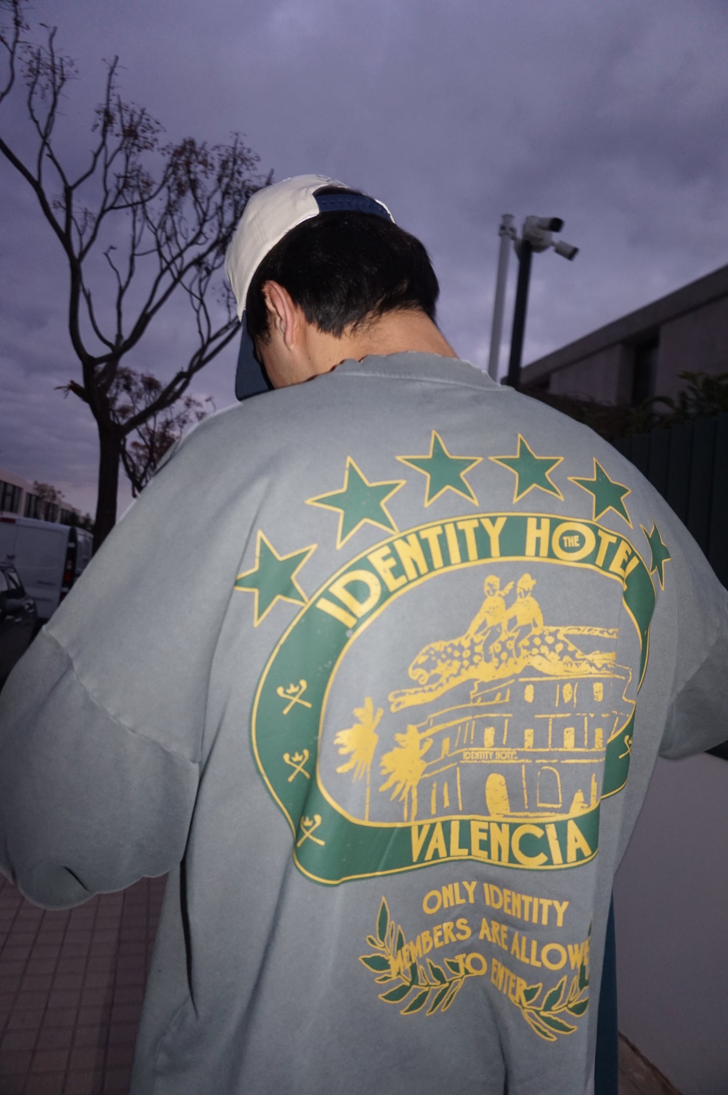 HOTEL CREWNECK